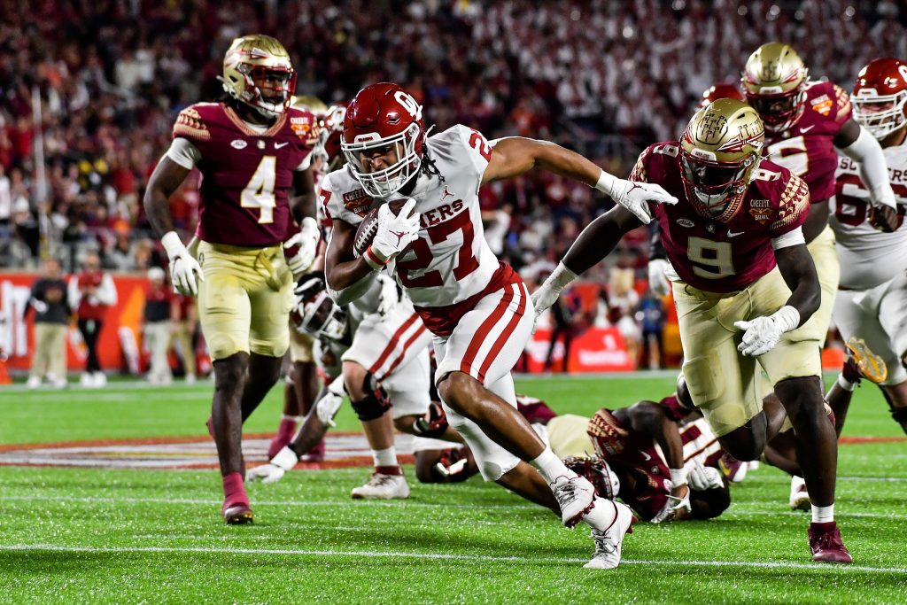 Oklahoma running back Gavin Sawchuk (#27) runs with ball for a Sooners touchdown over Florida State during Thursday night’s Cheez-It Bowl in Orlando. Photo by Harry Castiblanco / Florida National News.